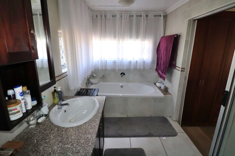 3 Bedroom Property for Sale in Sunnyridge Eastern Cape